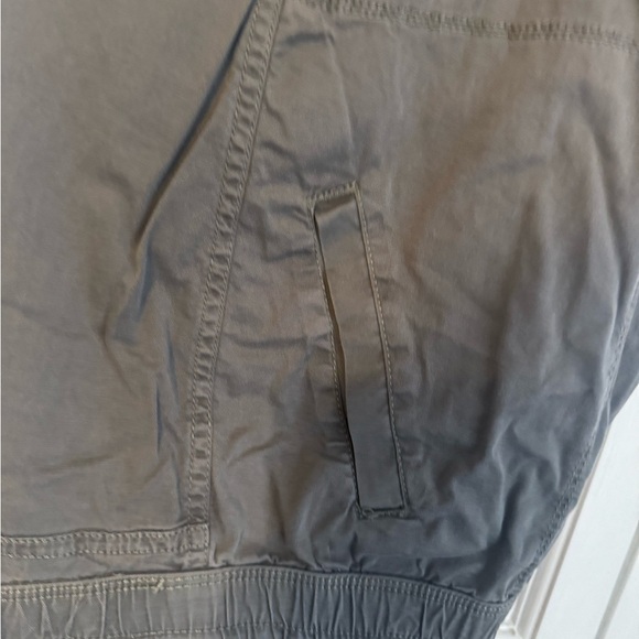 Women’s Must Have Gray Comfy Cargo Capris with pockets. Never Worn. - Picture 10 of 10